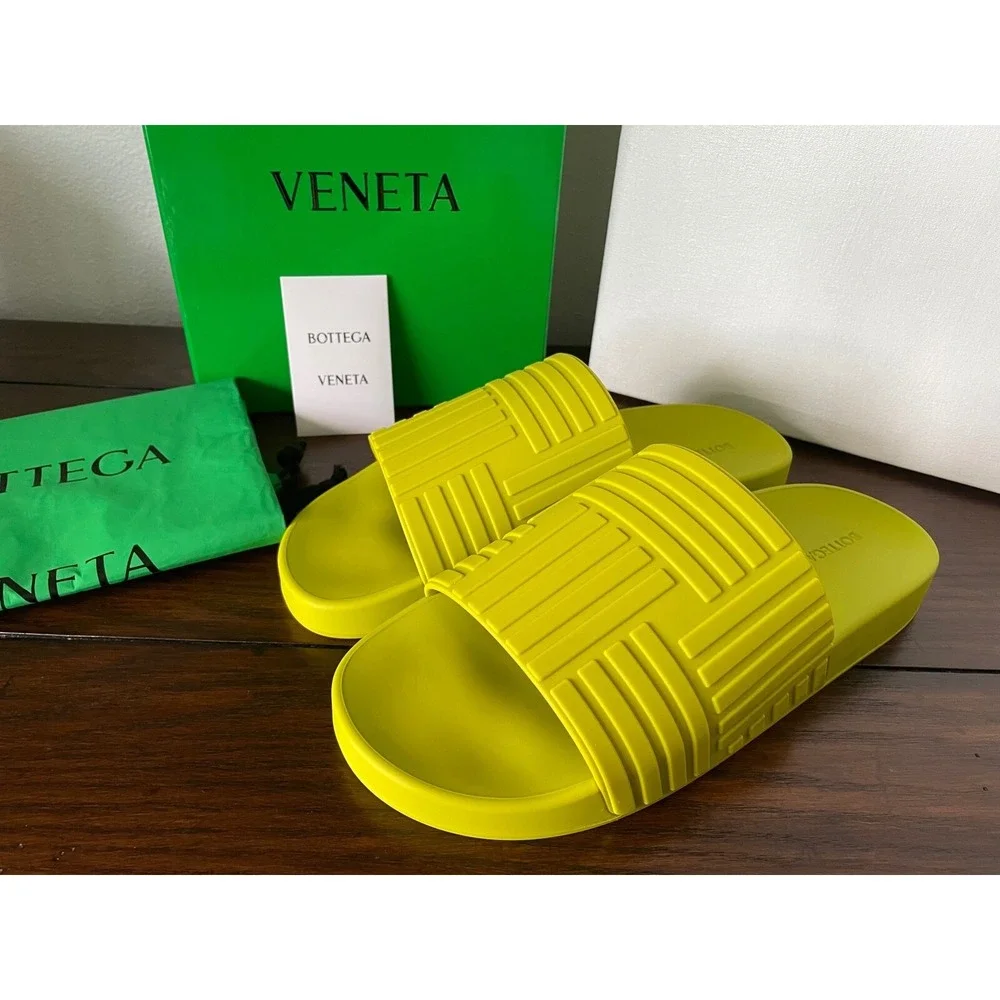 BOTTEGA VENETA 690105 Men's 'Slider' Pool Slide‎ Sandals Lemon Yellow Rubber 42